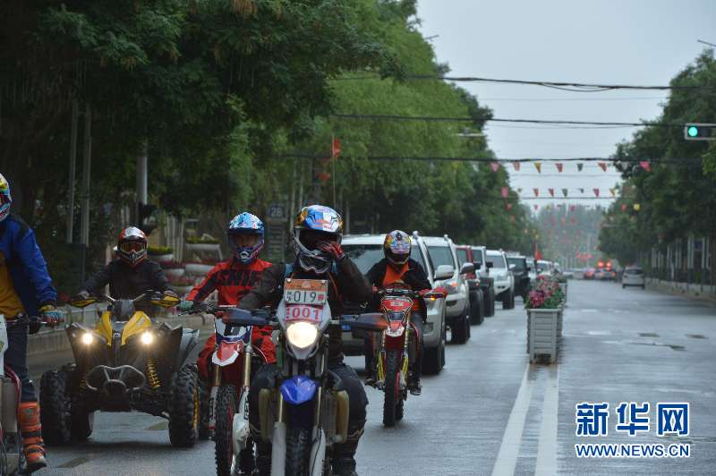 超燃！新疆策勒沙漠越野赛火热启幕