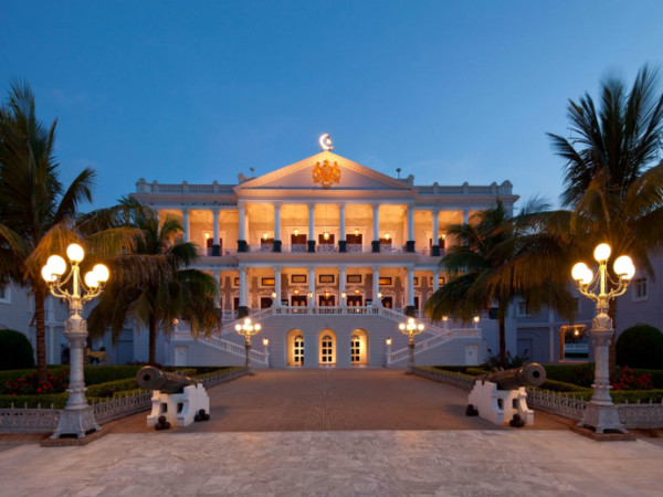 文青出动！全球8大特色图书馆饭店尽情当书虫、伴书香入睡