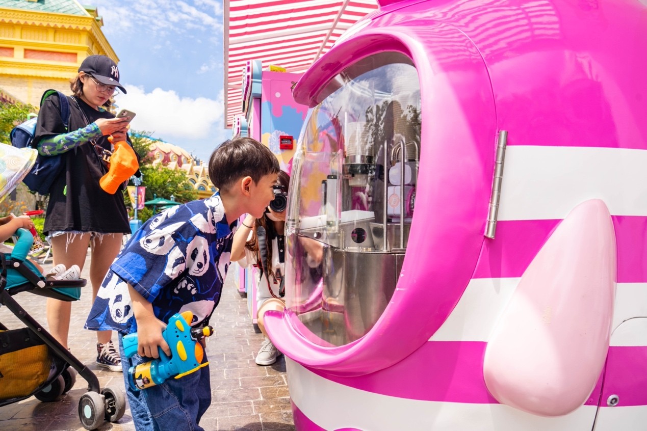 海昌海洋公园变身“AI机器人王国”,携手千玺创智慧景区新典范