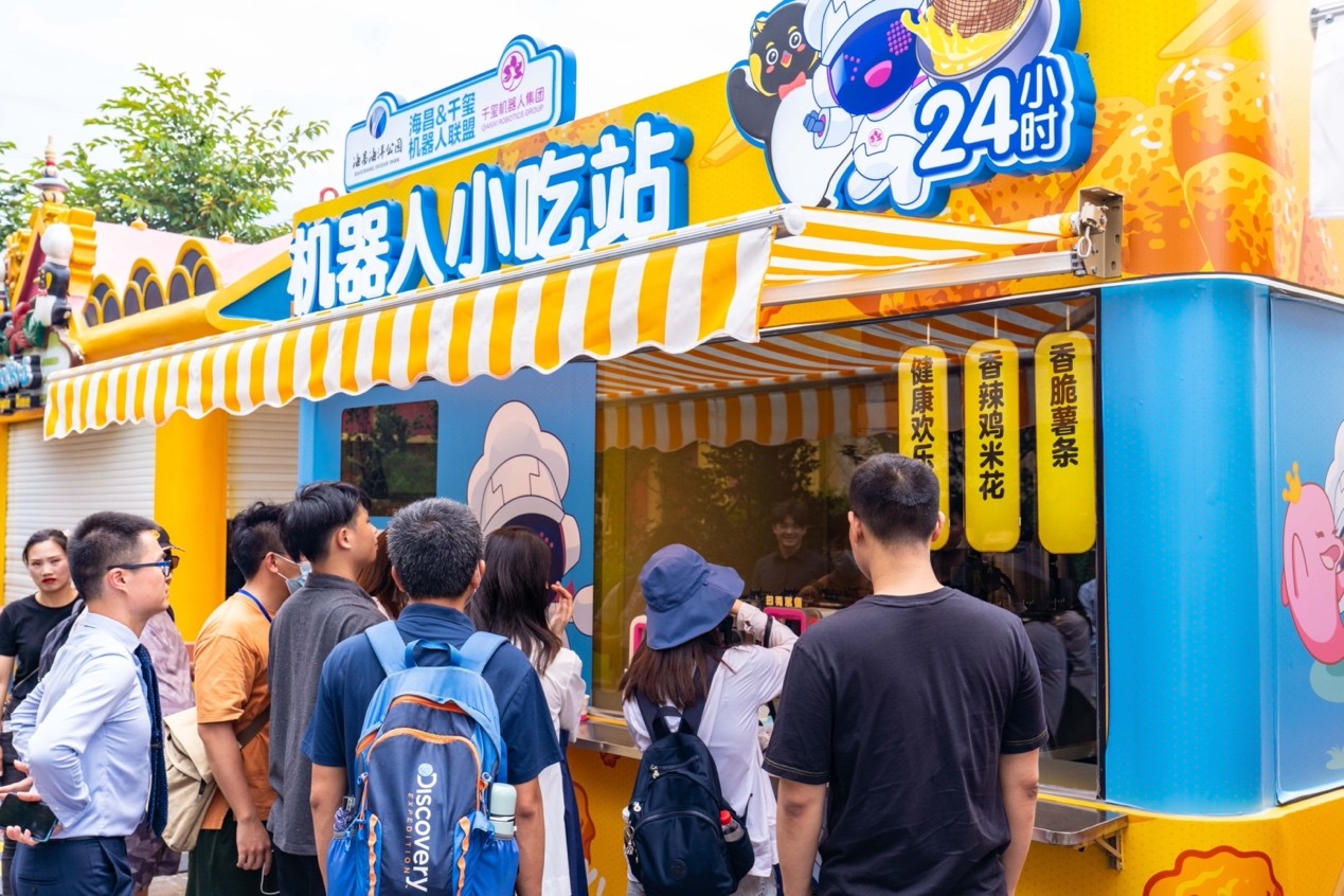 海昌海洋公园变身“AI机器人王国”,携手千玺创智慧景区新典范