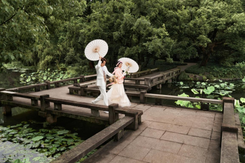 经典或改良，铂爵旅拍新品带来杭州园林的两种打开方式