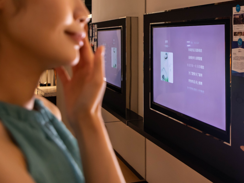 一语开启圣诞专属场景,智慧酒店为住客打造沉浸式节日氛围