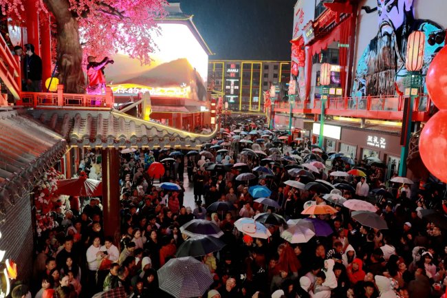 戏旅营城·蝶变新生 | 亚新文化最新力作荆州监利《天府奇庙夜》国庆火爆开街！